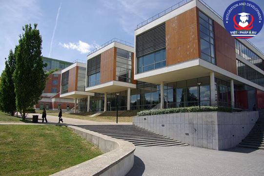 Đại học Versailles Saint-Quentin-en-Yvelines - một trong 16 trường đào tạo tốt nhất thế giới