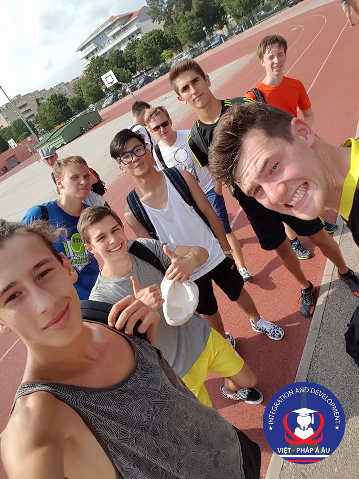 Đức Sơn và các bạn trong chương trình Du học hè 2016 tại Nice cùng Việt Pháp Á Âu