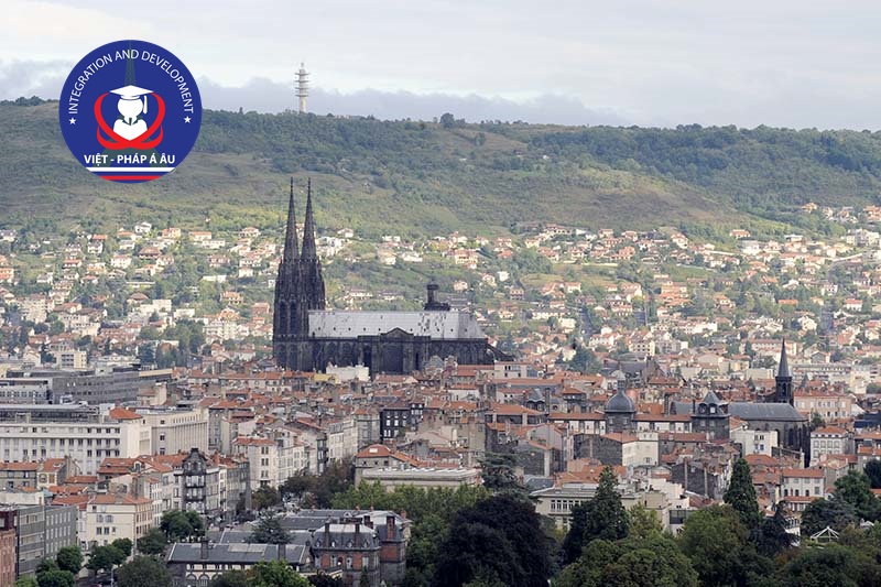 thành phố Clermont Ferrand yên bình